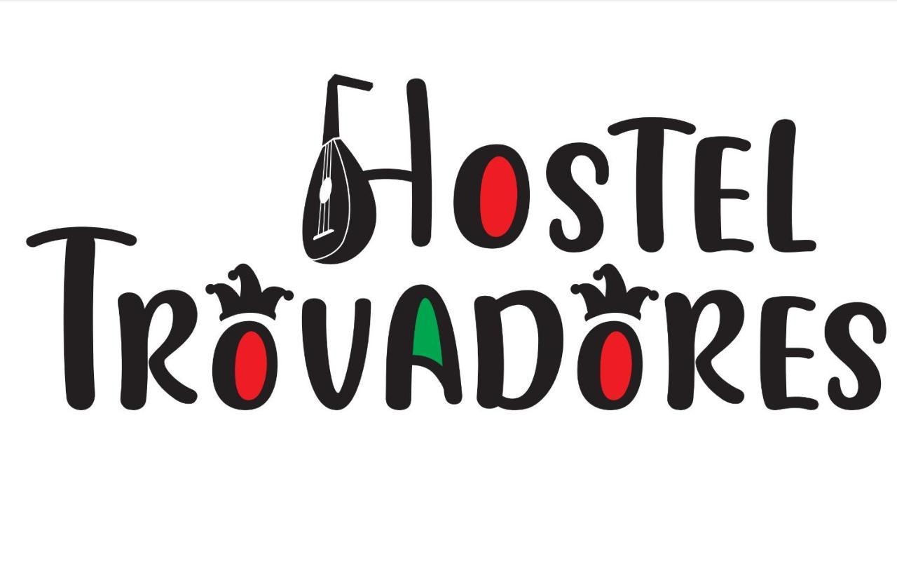 Hostel Trovadores Burgos Bagian luar foto
