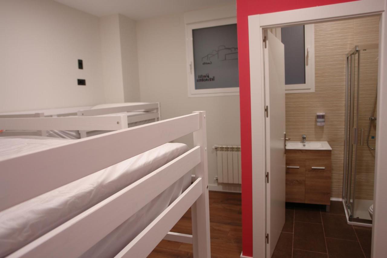 Hostel Trovadores Burgos Bagian luar foto