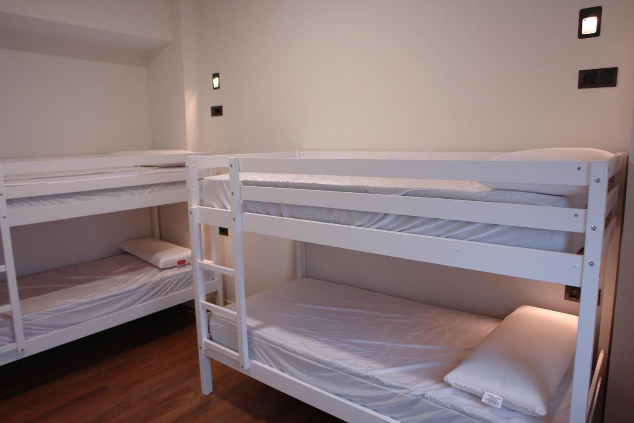 Hostel Trovadores Burgos Bagian luar foto