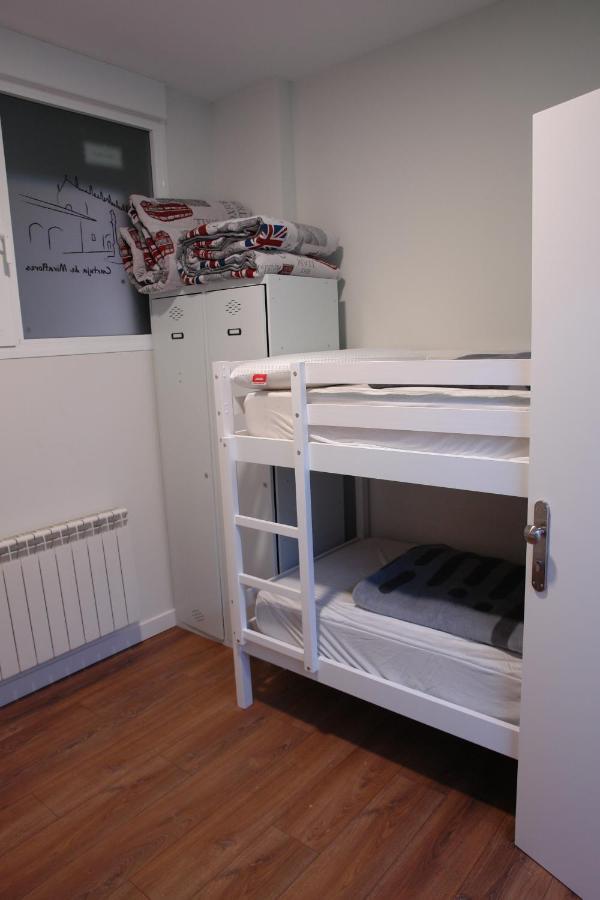 Hostel Trovadores Burgos Bagian luar foto