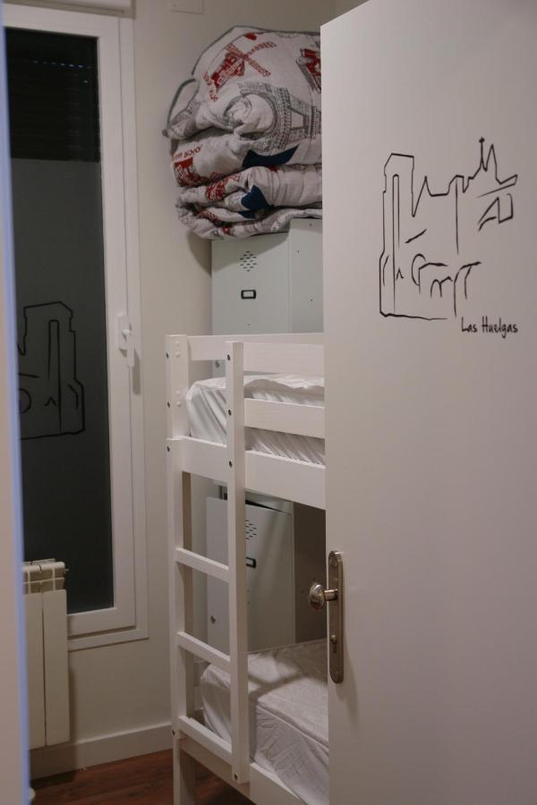 Hostel Trovadores Burgos Bagian luar foto