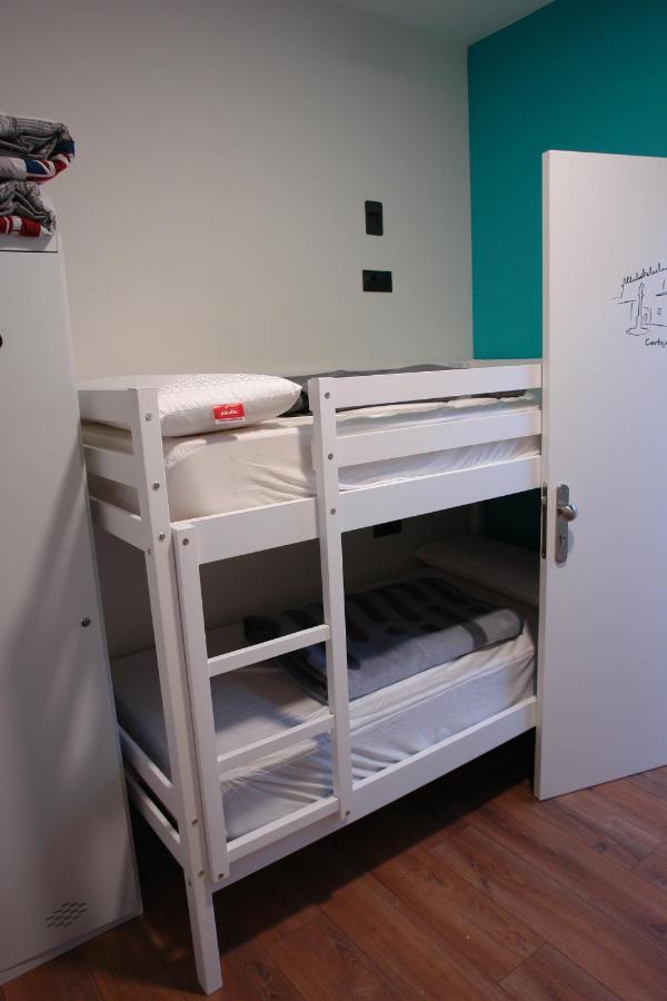 Hostel Trovadores Burgos Bagian luar foto