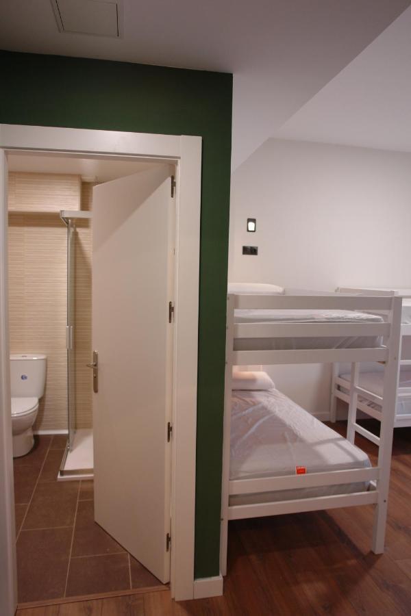 Hostel Trovadores Burgos Bagian luar foto