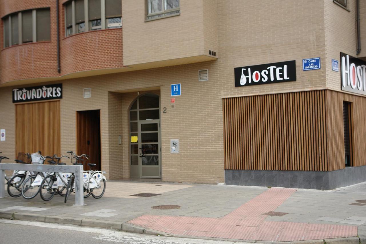 Hostel Trovadores Burgos Bagian luar foto