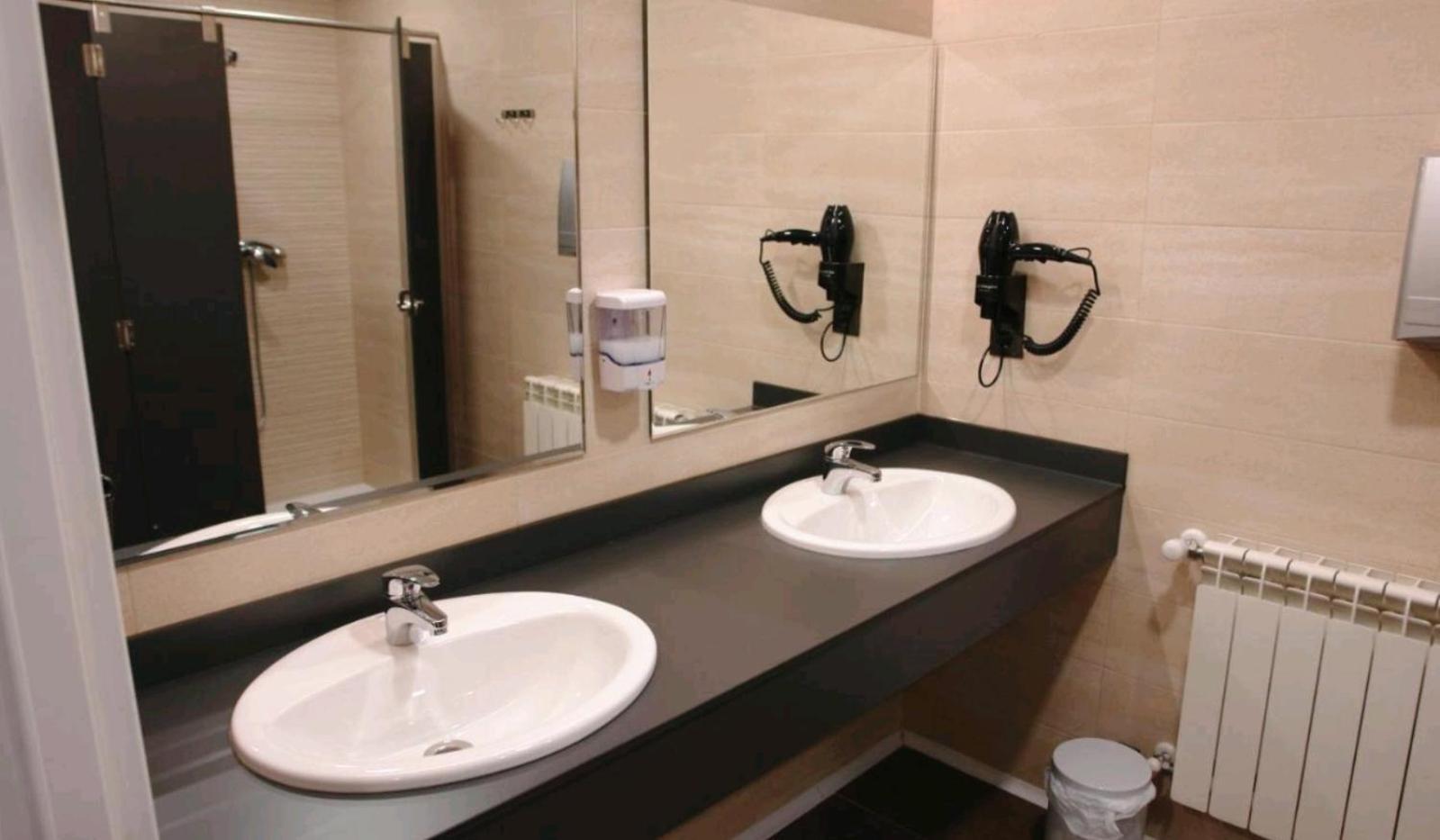 Hostel Trovadores Burgos Bagian luar foto