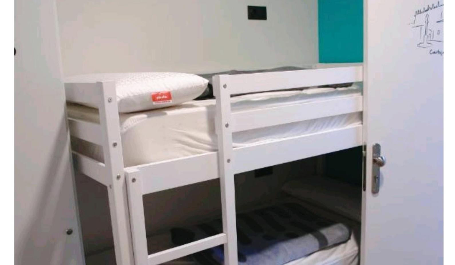 Hostel Trovadores Burgos Bagian luar foto