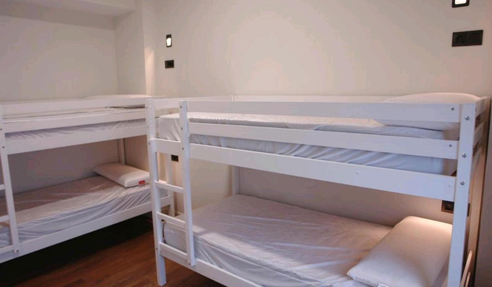 Hostel Trovadores Burgos Bagian luar foto