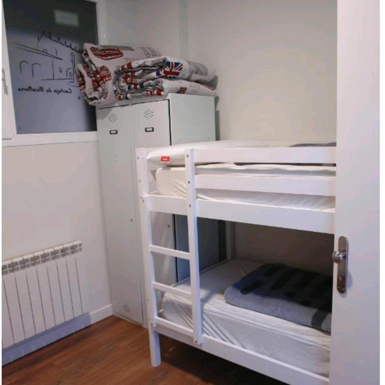 Hostel Trovadores Burgos Bagian luar foto