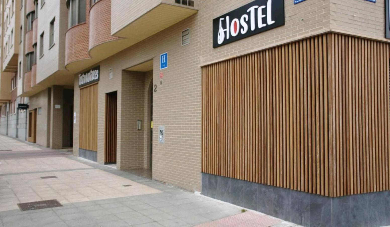 Hostel Trovadores Burgos Bagian luar foto