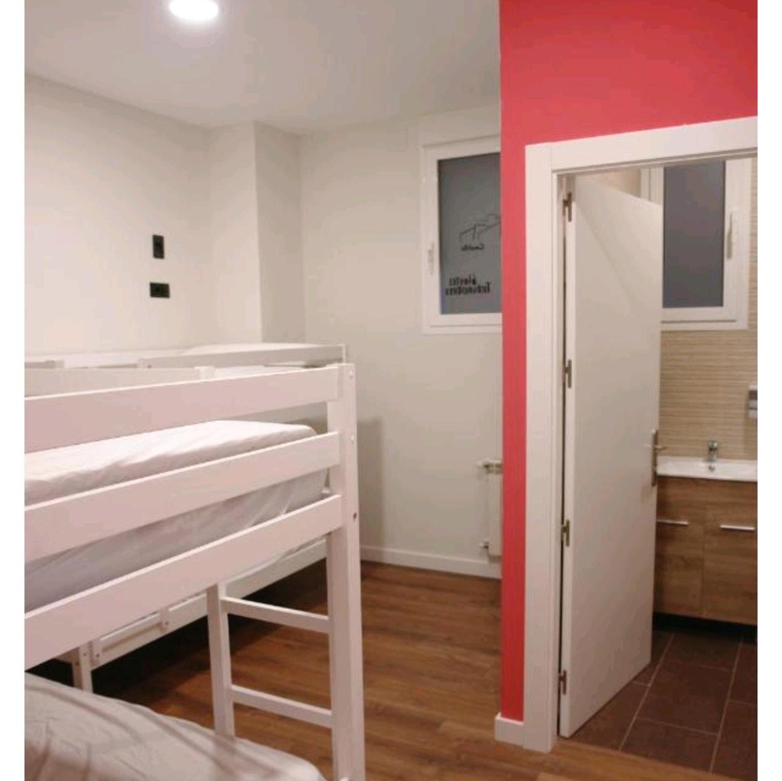 Hostel Trovadores Burgos Bagian luar foto